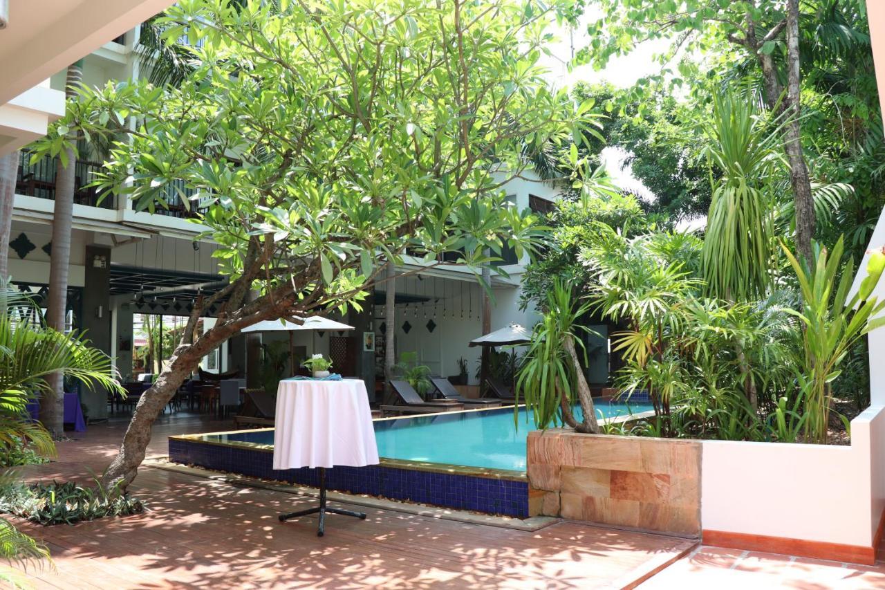 โรงแรม แลนดิ้ง โกลด์ บาย อมาตัก